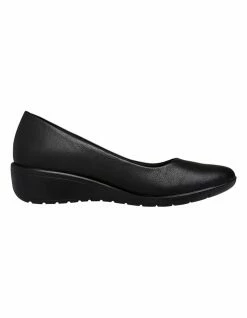Hush Puppies Dylan Black Leather Pumps -Deals Shoes Store 414172000 1 720x928 1