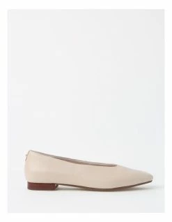 Basque Chica Winter White Flat Shoe