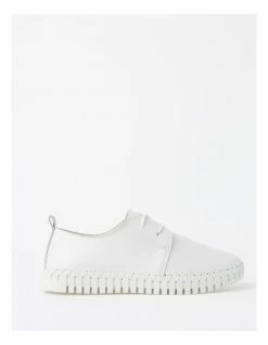 Regatta Rival White Lace-Up Loafer