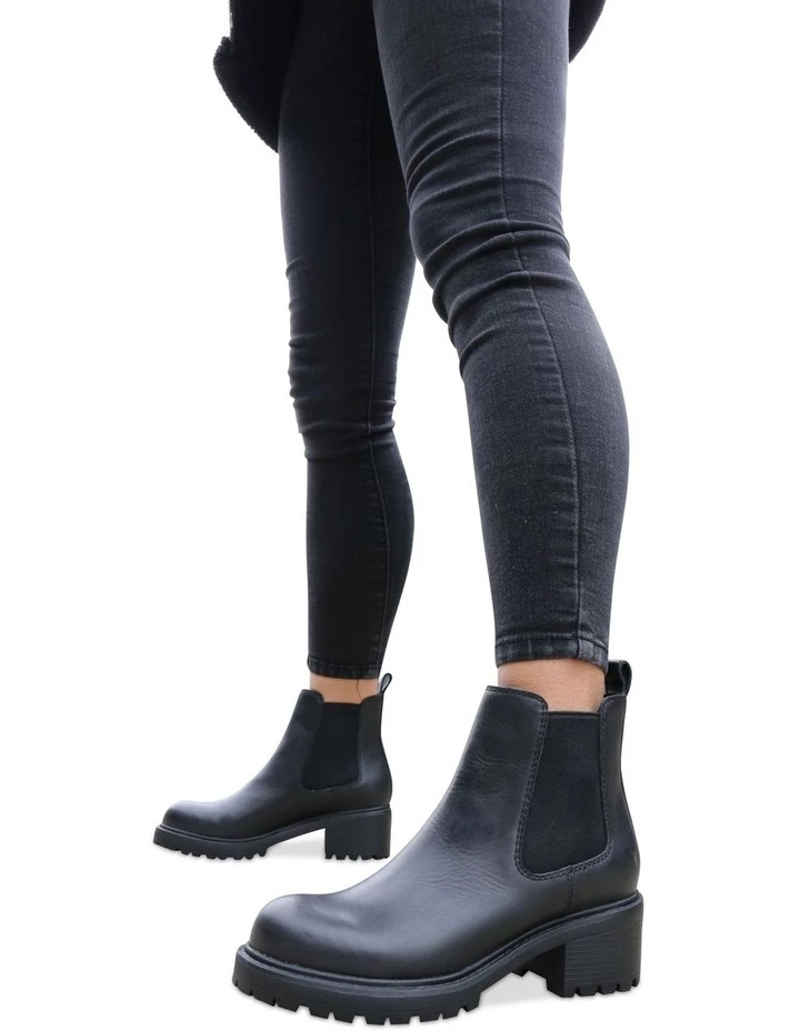 Windsor Smith Thrills Black Leather Heeled Chelsea Boot 2 Windsor Smith Thrills Black Leather Heeled Chelsea Boot - Image 2