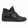 Wide Steps Fairway Black Glove Boots