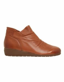 Wide Steps Fairway Tan Glove Boots