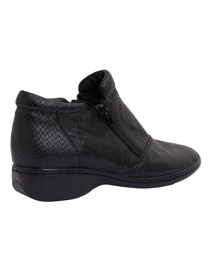 Easy Steps Vault Black Glove/Snake Boots 4 Easy Steps Vault Black Glove/Snake Boots - Image 4