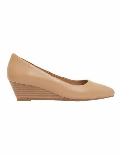 Sandler Henry Camel Glove Heeled Shoes