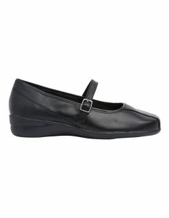 Wide Steps Brianna Black Glove Flat Shoes
