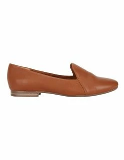 Wide Steps Castle Cognac Glove Flat Shoes