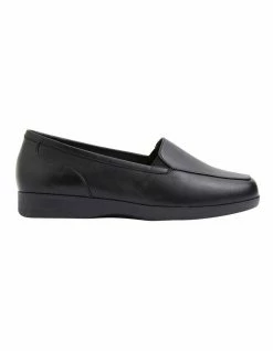 Wide Steps Verse Black Glove Flat Shoes