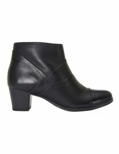 Wide Steps Marvin Black Glove Boot