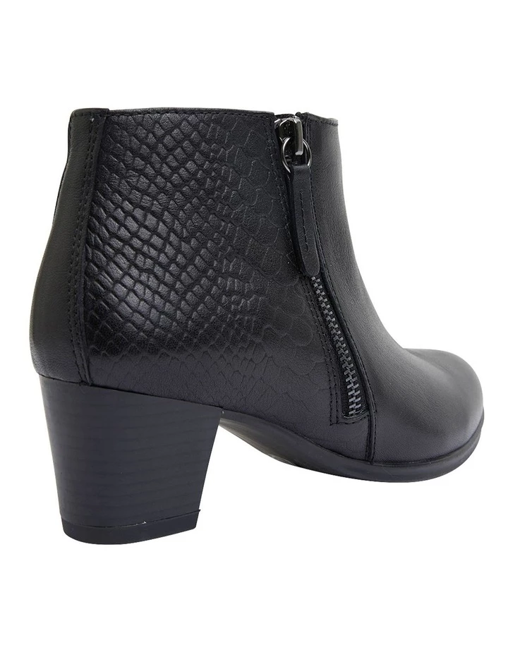 Wide Steps Beckett Black Glove Boots 4 Wide Steps Beckett Black Glove Boots - Image 4