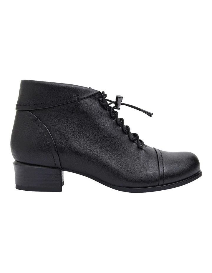 Wide Steps Takoda Black Glove boots 1 Wide Steps Takoda Black Glove boots