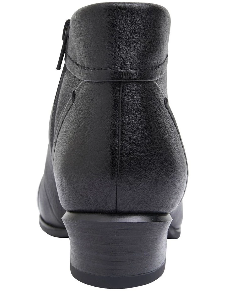 Wide Steps Takoda Black Glove boots 5 Wide Steps Takoda Black Glove boots - Image 5