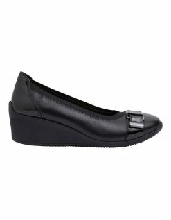 Wide Steps Narita Black Glove Heeled Shoes
