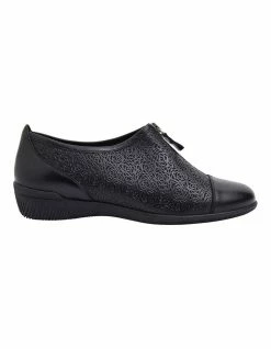 Wide Steps Wiley Black Glove Flat Shoes