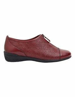 Wide Steps Wiley Red Glove Flat Shoes