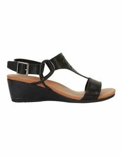 Wide Steps Magnet Black Glove Sandal