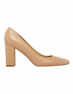 Nine West Under Pumps