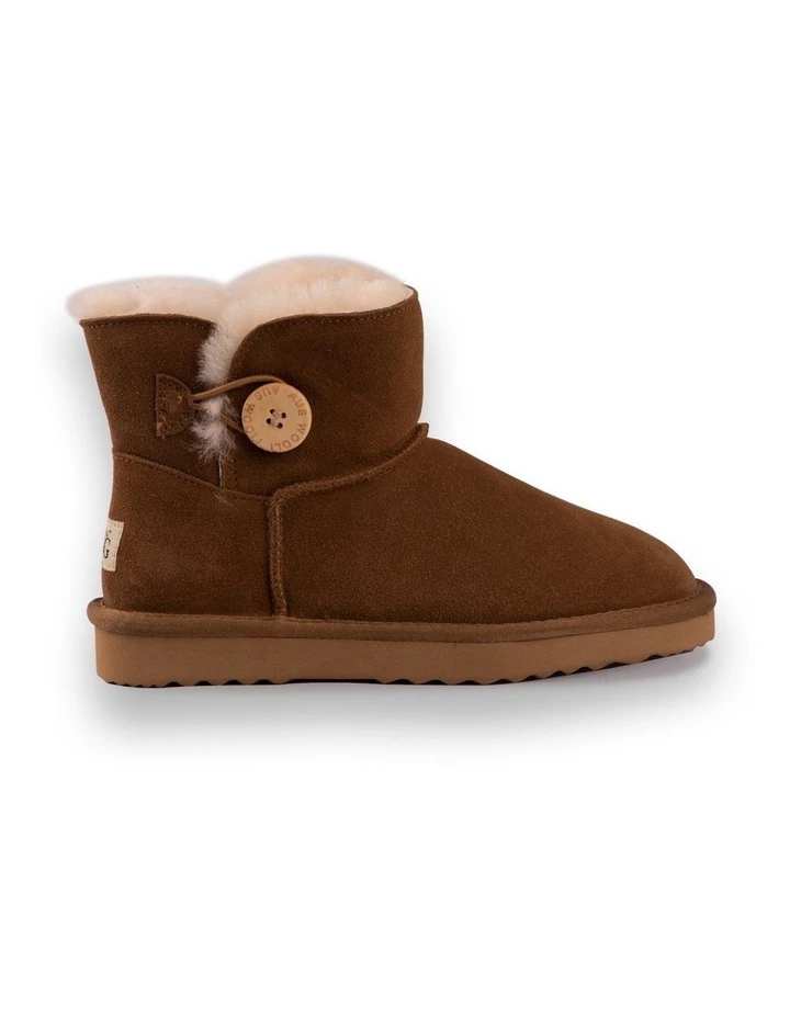 AUS WOOLI UGG SHORT SHEEPSKIN BUTTON BOOT - Chestnut/Tan 2 AUS WOOLI UGG SHORT SHEEPSKIN BUTTON BOOT - Chestnut/Tan - Image 2